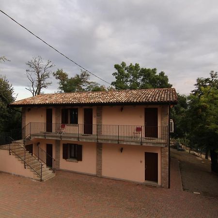 Agriturismo Ca' Isotta Castello di Serravalle ภายนอก รูปภาพ