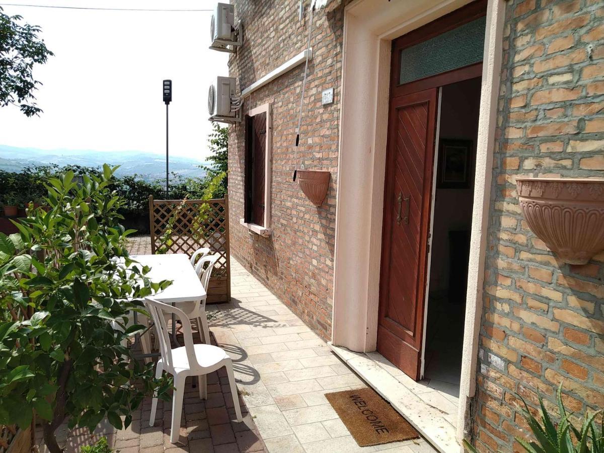 Agriturismo Ca' Isotta Castello di Serravalle ภายนอก รูปภาพ