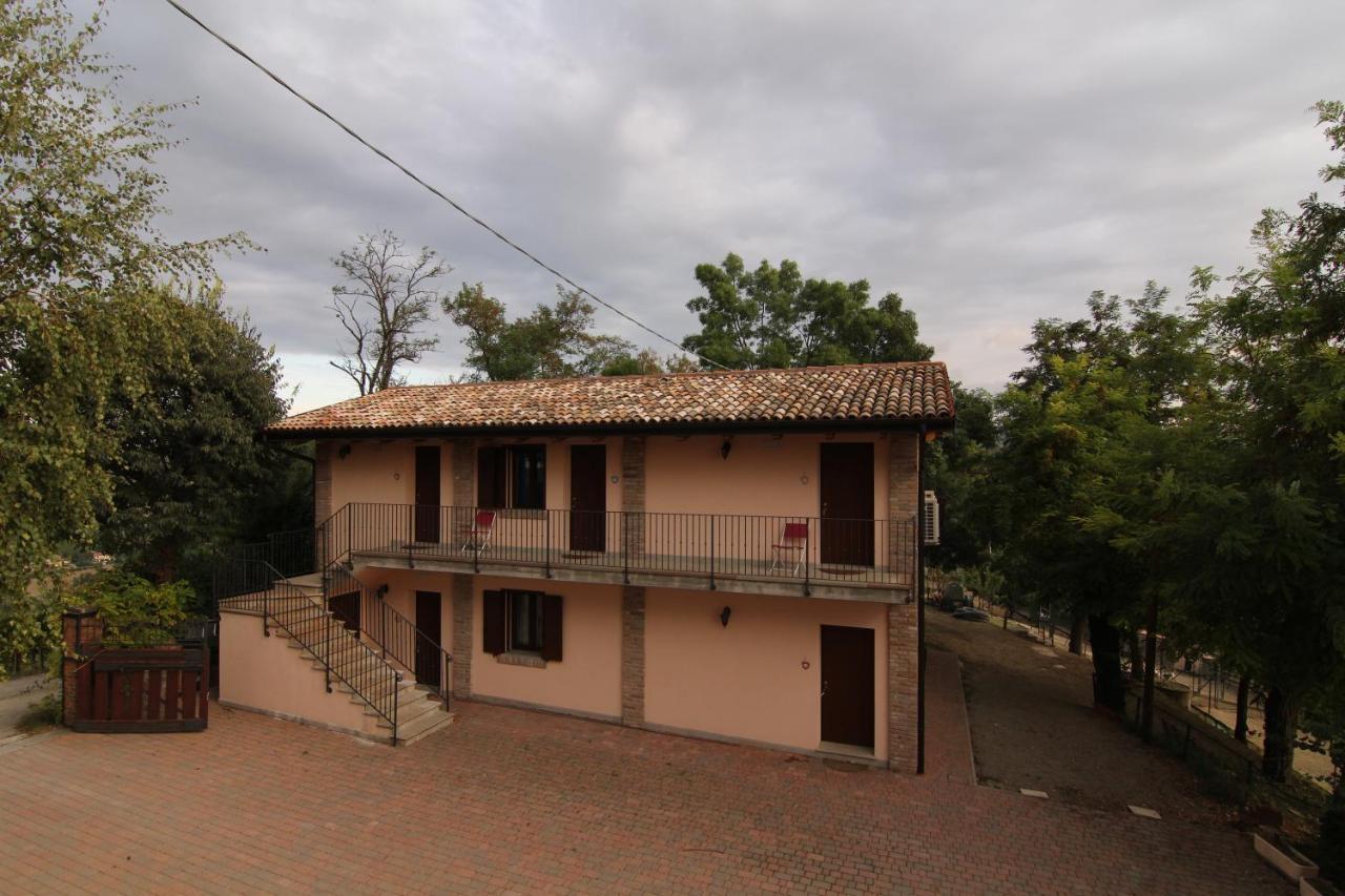 Agriturismo Ca' Isotta Castello di Serravalle ภายนอก รูปภาพ