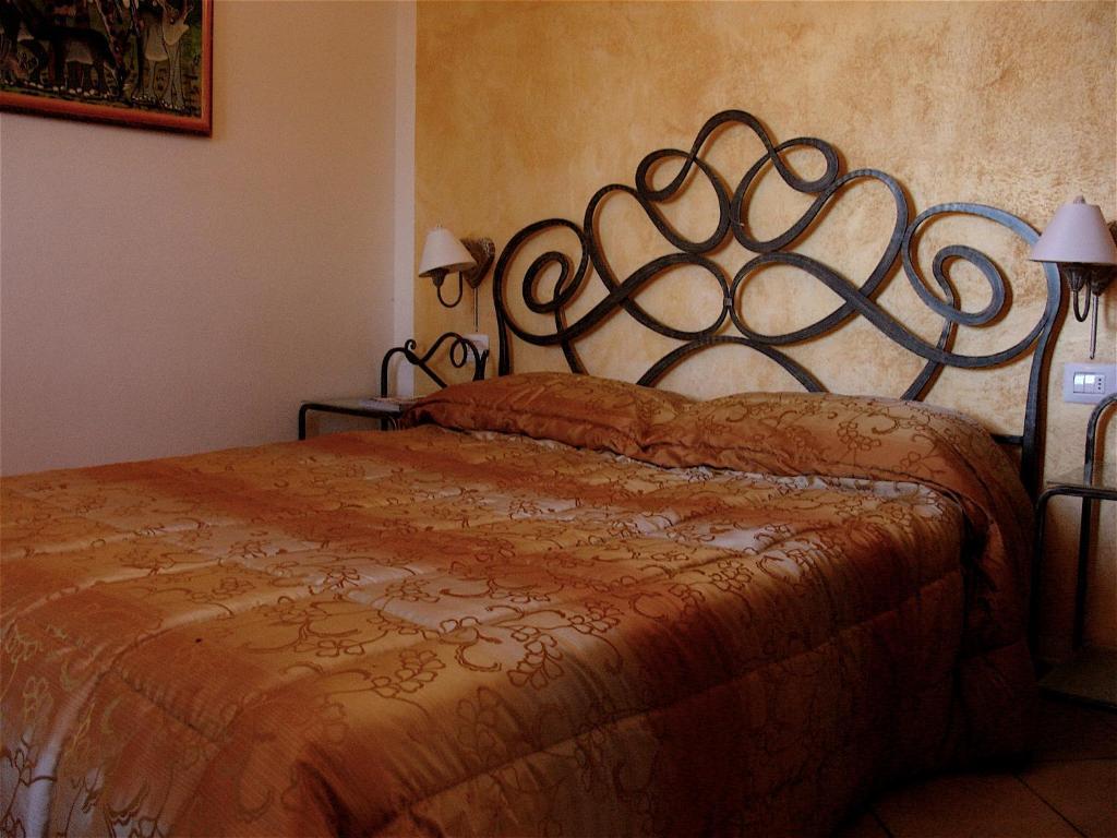 Agriturismo Ca' Isotta Castello di Serravalle ภายนอก รูปภาพ