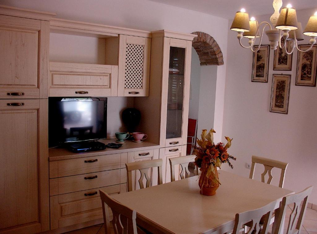 Agriturismo Ca' Isotta Castello di Serravalle ภายนอก รูปภาพ