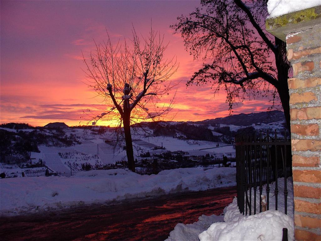 Agriturismo Ca' Isotta Castello di Serravalle ภายนอก รูปภาพ