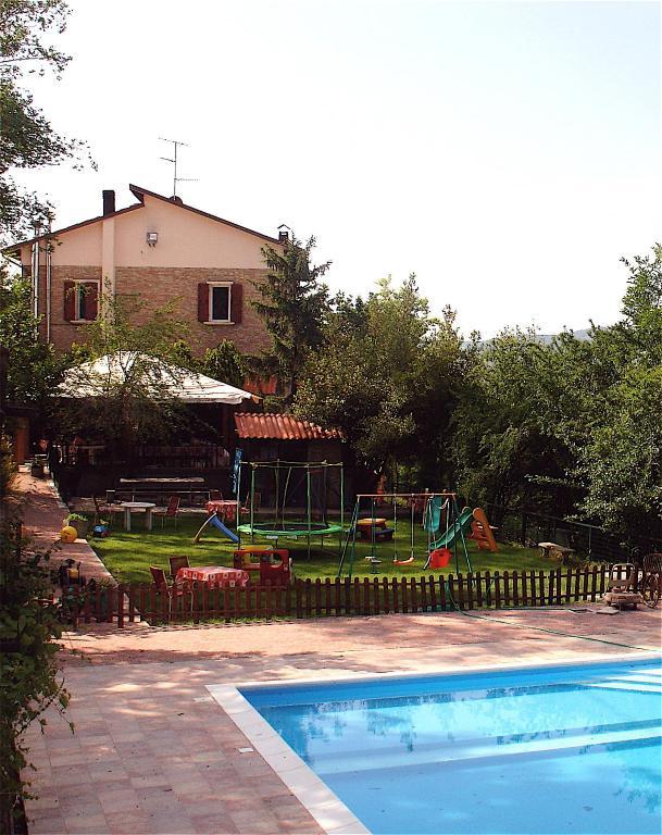 Agriturismo Ca' Isotta Castello di Serravalle ภายนอก รูปภาพ